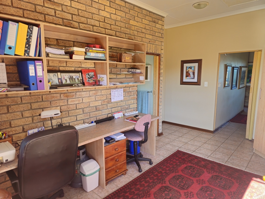 5 Bedroom Property for Sale in Stilbaai Wes Western Cape